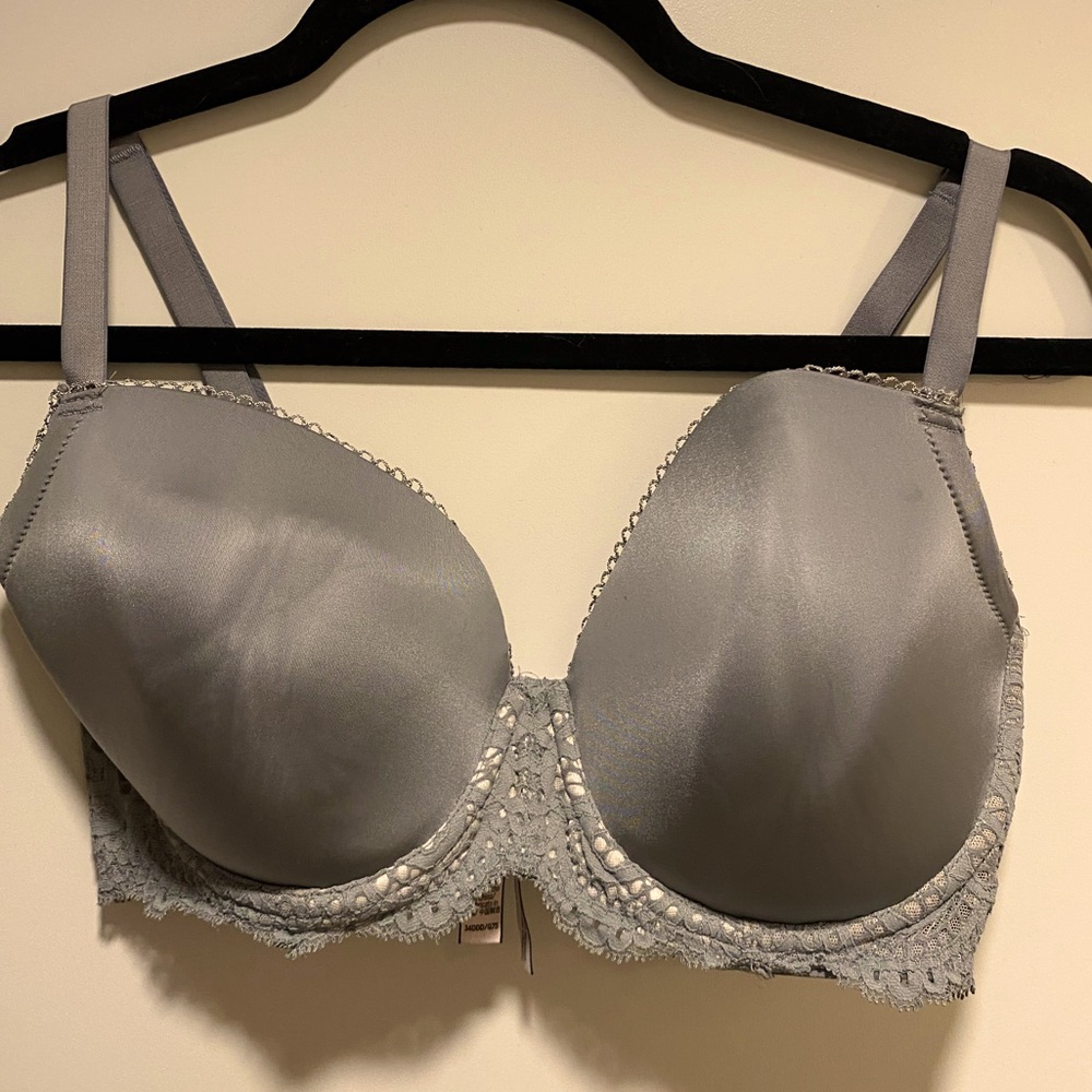 34DDD Victoria’s Secret Bra